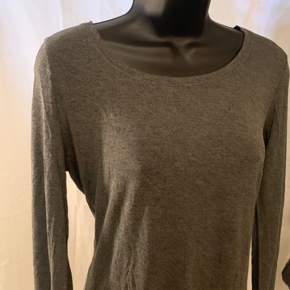 Max Studio long sleeve charcoal gray t-shirt